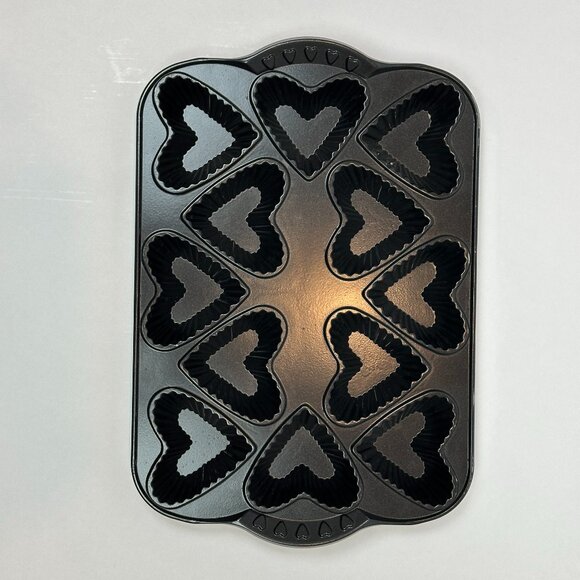 Nordic Ware Heart Tartlette Pan 12-Cup Heavy Cast Aluminum Nonstick NEW - Picture 1 of 12
